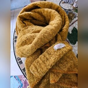 Free People Scarf🌼85L 20W Gold